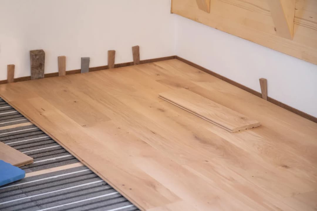 Jaka grubość płytki na ogrzewanie podłogowe? Uniknij błędów i zwiększ efektywność!