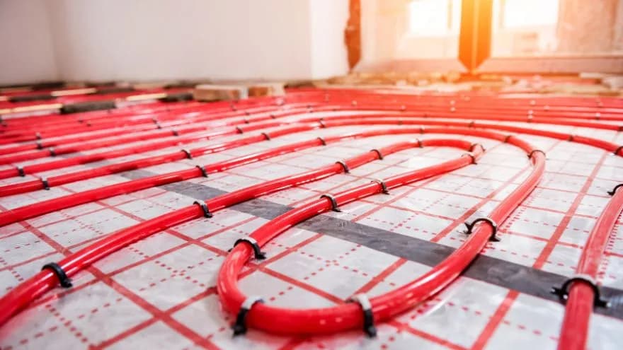 Jaka folia pod ogrzewanie podłogowe? Wybierz najlepszą i uniknij błędów montażowych