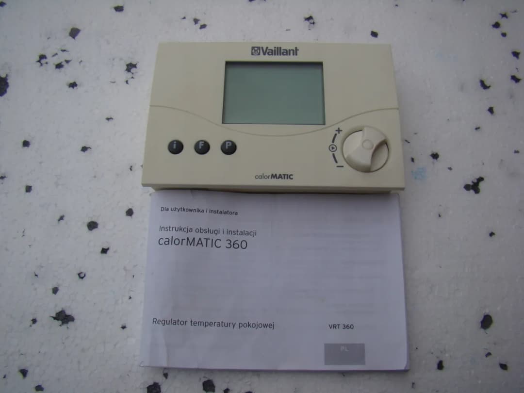 Jak wybrać najlepszy regulator pokojowy do pieca na pellet? Porady i ranking