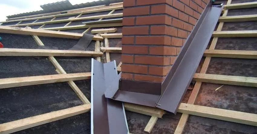 Jak prawidłowo obrobić komin – uniknij błędów i zabezpiecz dom przed wilgocią